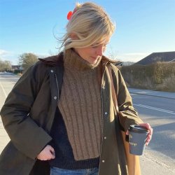 Hazel Neck - strikkeopskrift fra PetiteKnit