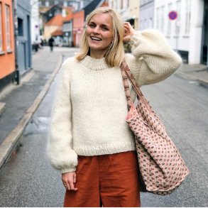 Holiday Sweater - strikkeopskrift fra PetiteKnit