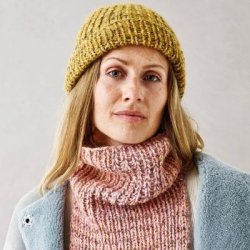 Strikkeopskrift til hue og halsedisse i Esther og Alice garn fra Permin