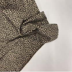 Bomuldsjersey i beige med sorte leopardpletter - pr. 0,25 meter.