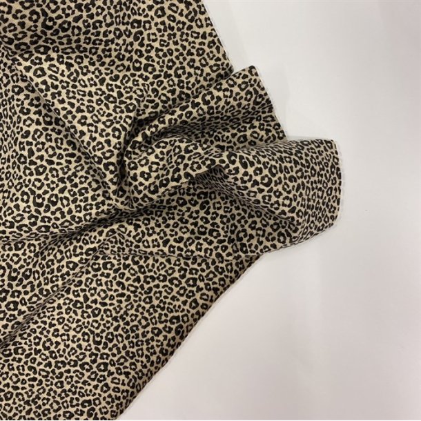 Bomuldsjersey i beige med sorte leopardpletter - pr. 0,25 meter.