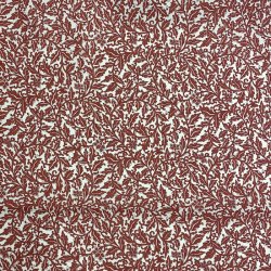 Liberty Bomuldspoplin i knkket hvid med rdlige blade - pr. 0,25 meter. 