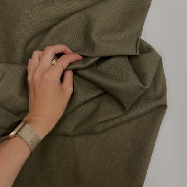 Olivenfarvet vvet viskose med nylon og elastan - pr. 0,25 meter. 