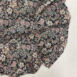 Liberty bomuldspoplin White Garden p� sort baggrund - pr. 0,25 meter. 