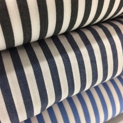 Stribet skjortestof i m�rkegr� / hvid - pr. 0,25 meter