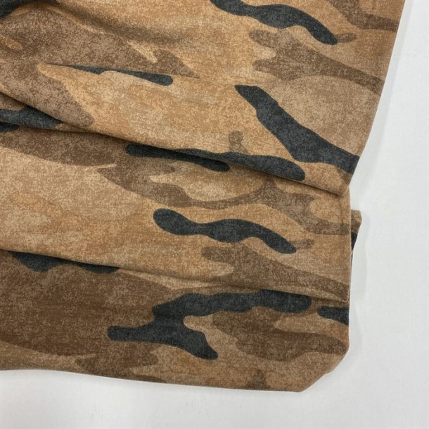Sweatshirtstof med camouflageprint i gyldne nuancer - pr. 0,25 meter. 