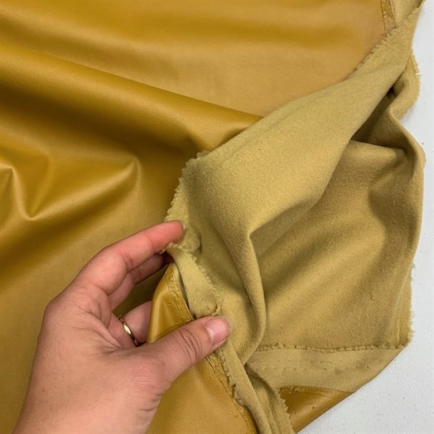 Imiteret skind med strk i karry - pr. 0,25 meter