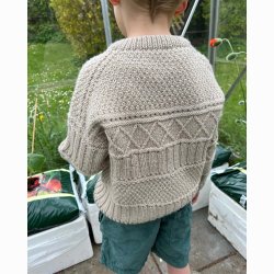 Ingrid Sweater Junior - strikkeopskrift fra PetiteKnit