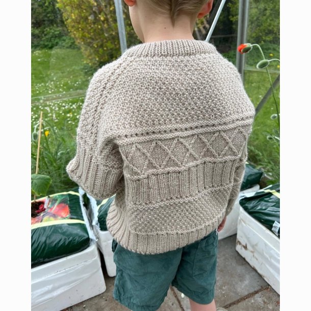 Ingrid Sweater Junior - strikkeopskrift fra PetiteKnit