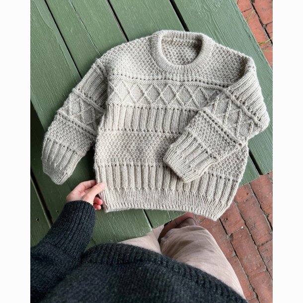 Ingrid Sweater Junior - strikkeopskrift fra PetiteKnit