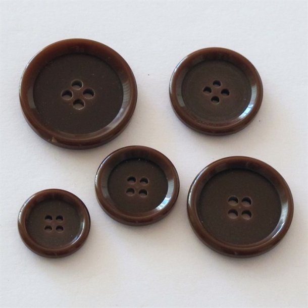 Rund brun plastknap med forhjet kant, 15, 18, 20, 22 og 25 mm