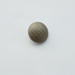 Slvfarvet knap i plast med mnster som vvet stof, 18 og 26 mm