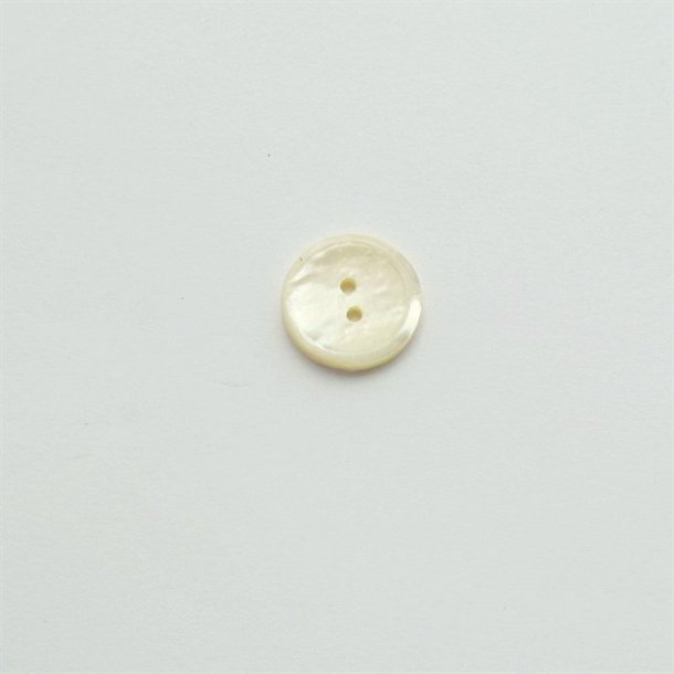 Perlemorsknap med fordybning, changerende i hvid/beige, 18 mm