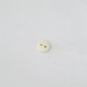 R�hvid skjorteknap i plast p� 11 mm