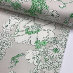 Lysegr bomuld med tegnede grnne blomster - pr. 0,25 meter 