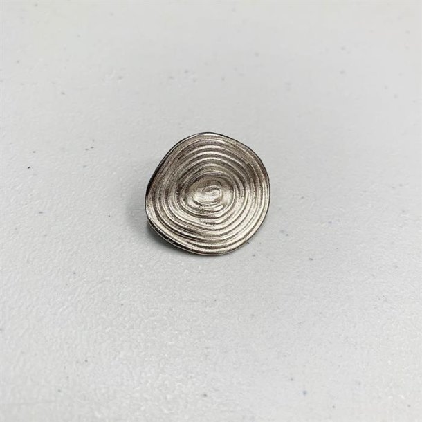 Kunstnerisk metalknap med spiralmnster, 26 mm