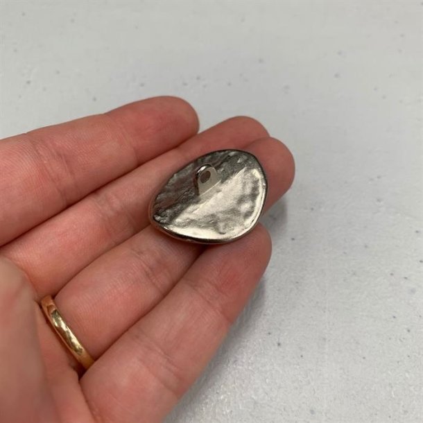 Kunstnerisk metalknap med spiralmnster, 26 mm