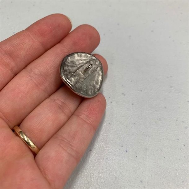 Kunstnerisk metalknap med spiralmnster, 26 mm