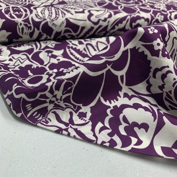 Liberty bomuld med mnster i hvid og lilla, 8218 C - pr. 0,25 meter