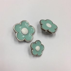 Lys bl� blomster metalknap, 3 st�rrelser