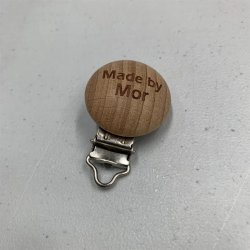 Seleklips med Made by i tr - pr. stk.