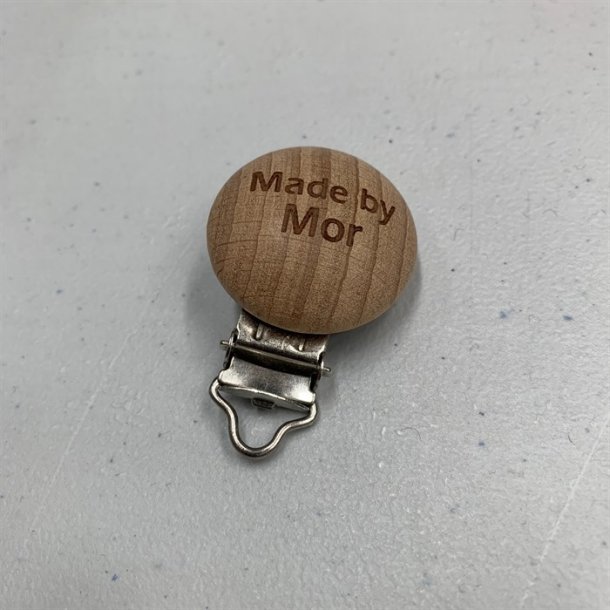 Seleklips med Made by i tr - pr. stk.