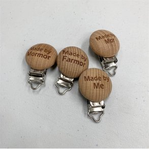 Seleklips med Made by i tr - pr. stk.