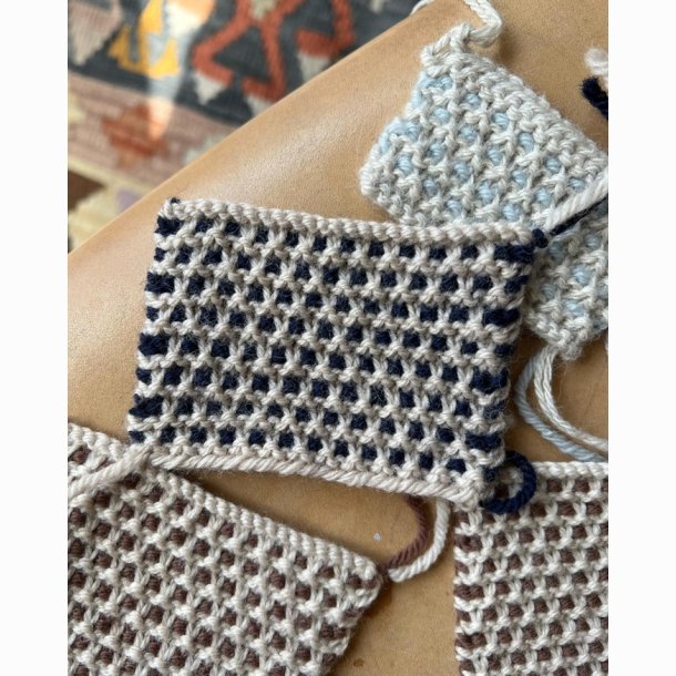 Marie Pillow - strikkeopskrift fra PetiteKnit