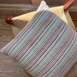 Marie Pillow - strikkeopskrift fra PetiteKnit