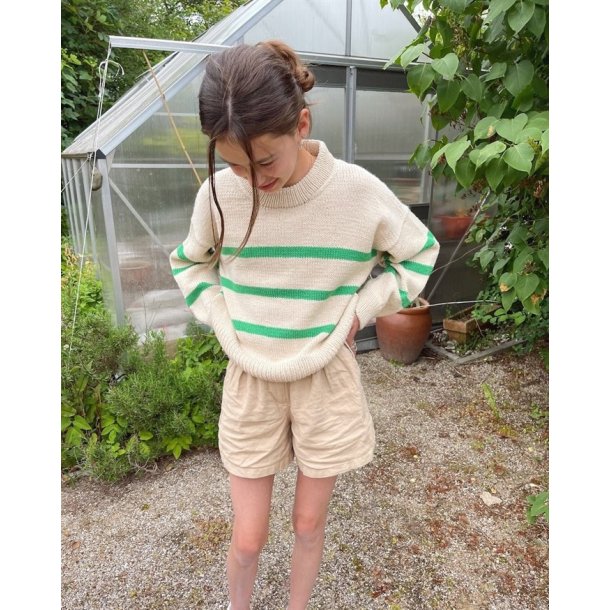 Marseille Sweater Young - strikkeopskrift fra PetiteKnit