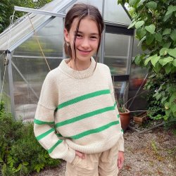 Marseille Sweater Young - strikkeopskrift fra PetiteKnit