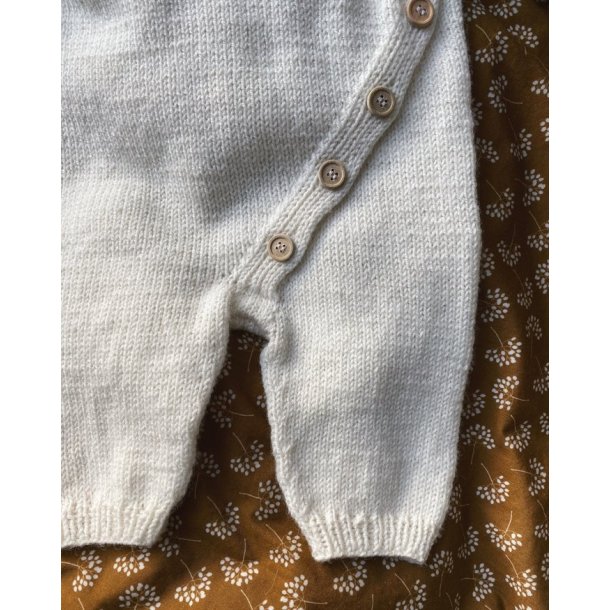 Monday Suit - strikkeopskrift fra PetiteKnit