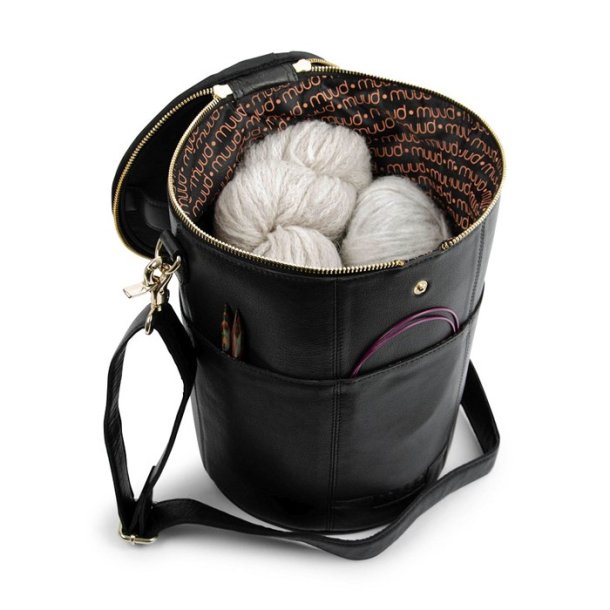 Muud - Saturn XL Strikketaske Limited Edition - Kollektion i sort lder med guld trimmings