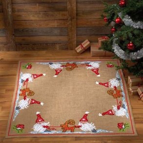 Nisser med julebuk - juletrstppe