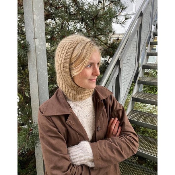 November Balaclava - strikkeopskrift fra PetiteKnit