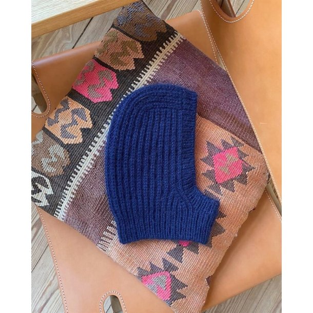 November Balaclava - strikkeopskrift fra PetiteKnit