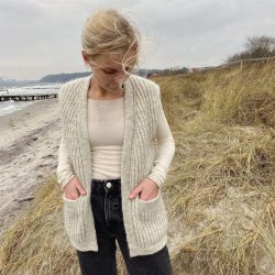 November Vest - strikkeopskrift fra PetiteKnit