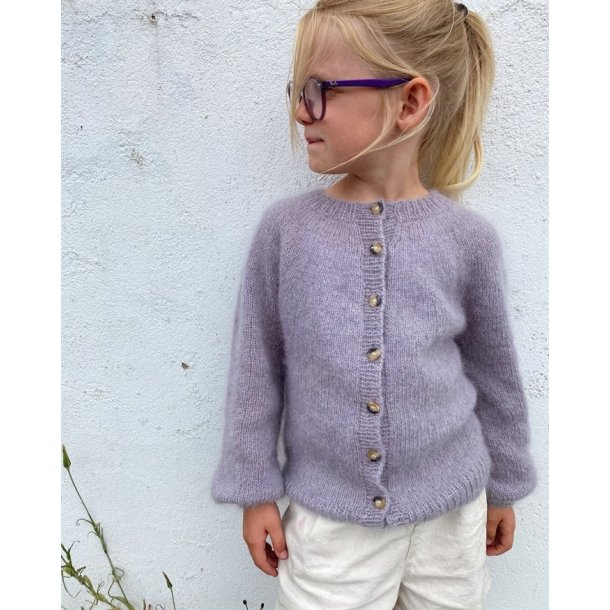 Novice Cardigan Junior - Mohair Edition - strikkeopskrift fra PetiteKnit