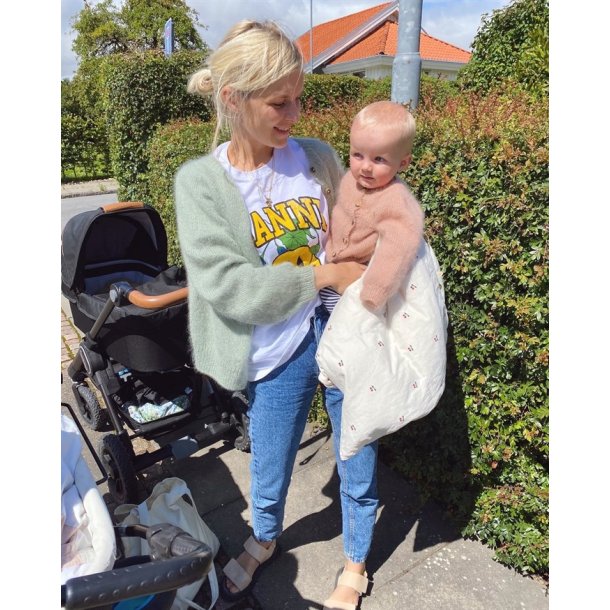 Novice Cardigan Mini - Mohair Edition - strikkeopskrift fra PetiteKnit