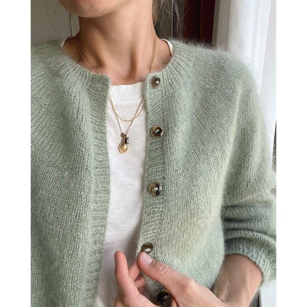 Novice Cardigan - Mohair Edition - strikkeopskrift fra PetiteKnit