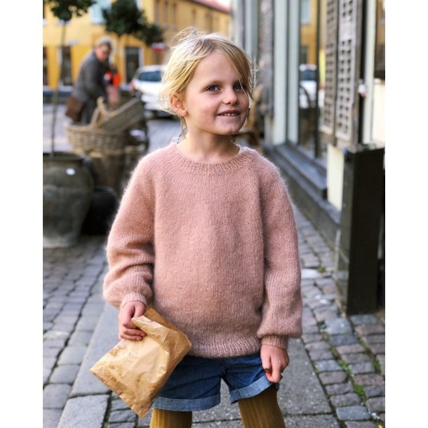 Novice Sweater Junior - Mohair Edition - strikkeopskrift fra PetiteKnit
