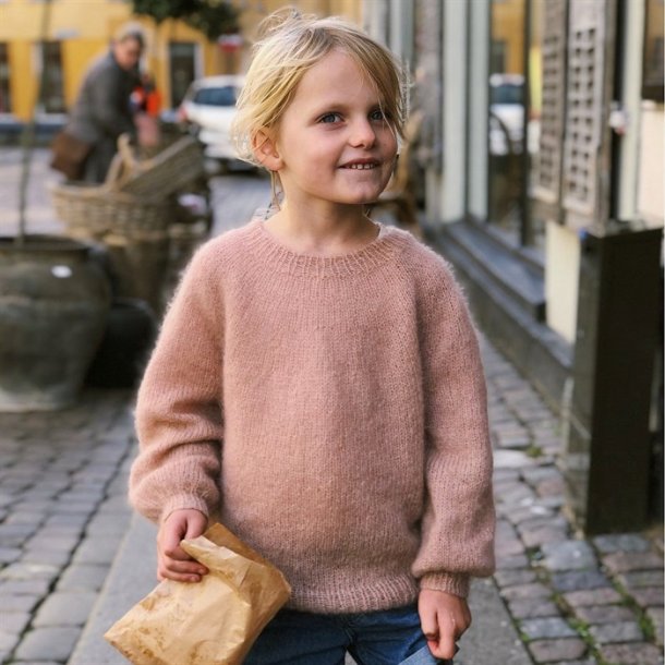 Novice Sweater Junior - Mohair Edition - strikkeopskrift fra PetiteKnit