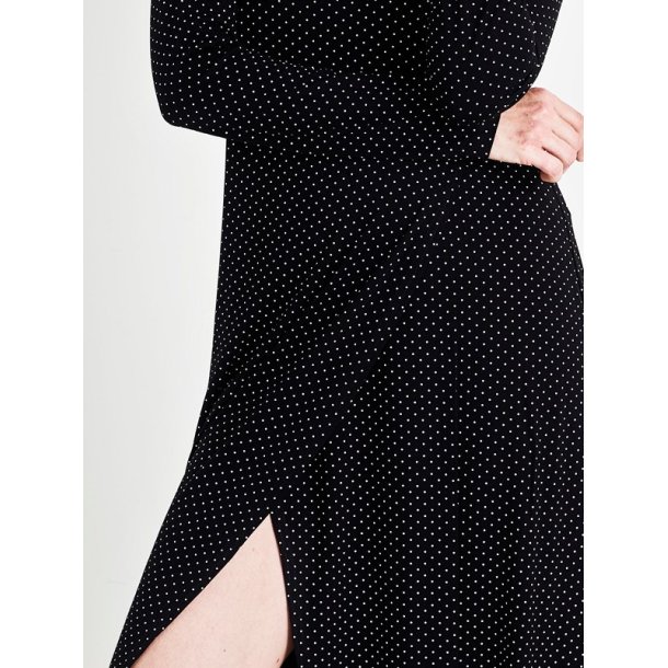 Onion 2081 - Kjole med skrt til strikstof. Snitmnster