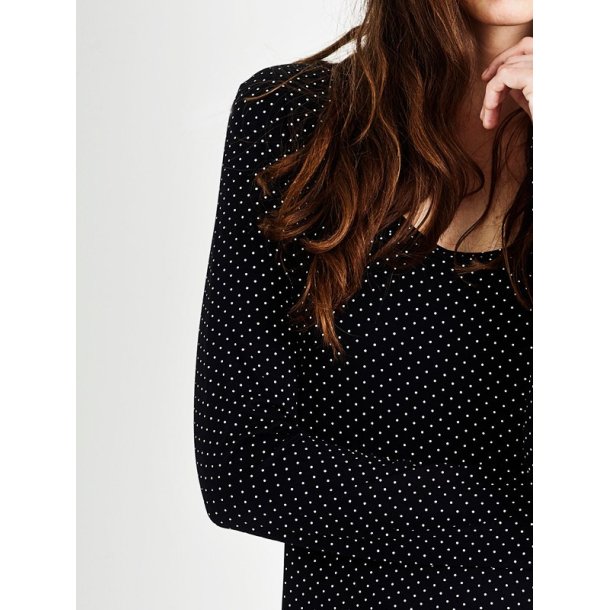 Onion 9019 - Kjole med sk�rt til strikstof. Snitm�nster