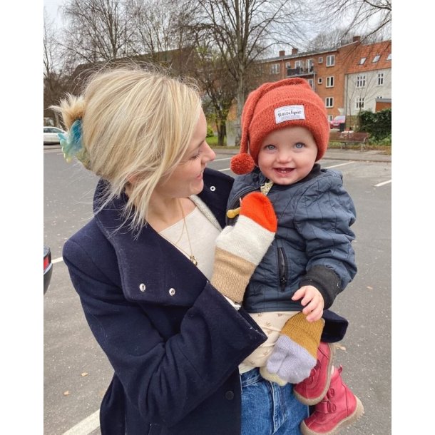 Oslohuen - Christmas Edition - strikkeopskrift fra PetiteKnit