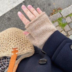 Penny Gloves - strikkeopskrift fra PetiteKnit