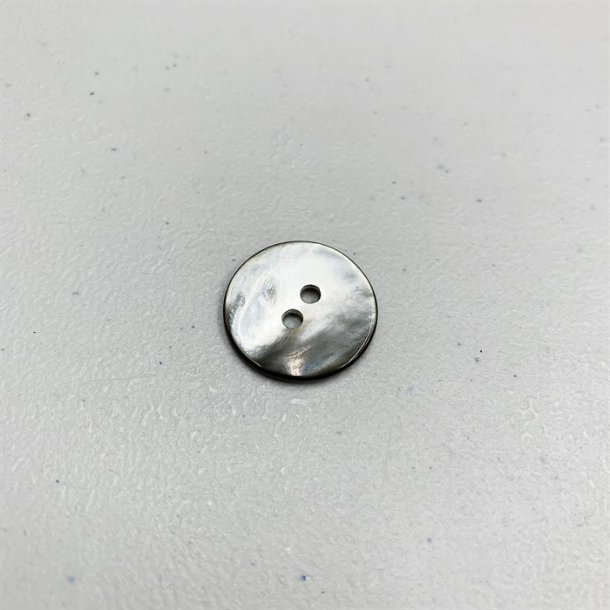 Perlemorsknap i slvgr, 21 mm