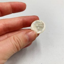 Perlemorsknap med 2 huller, 18 mm