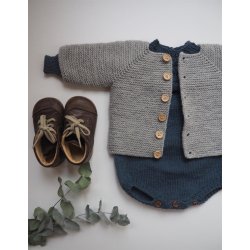 Ankers Dragt - strikkeopskrift fra PetiteKnit