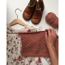 Annas Sommercardigan - strikkeopskrift fra PetiteKnit